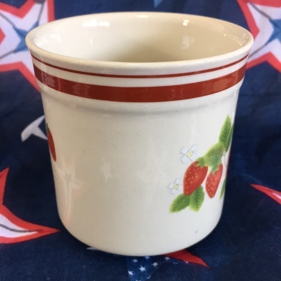 Vintage Fujistone Berries 8493 Small Coffee Cup - Picture 2 of 5